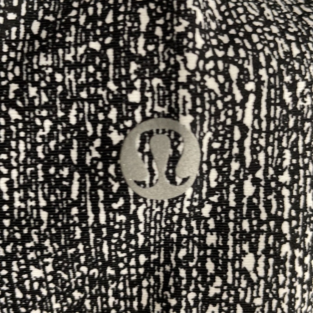 Rare lululemon Black Pattern leggings with Wavy Trim Detail - Picture 7 of 11